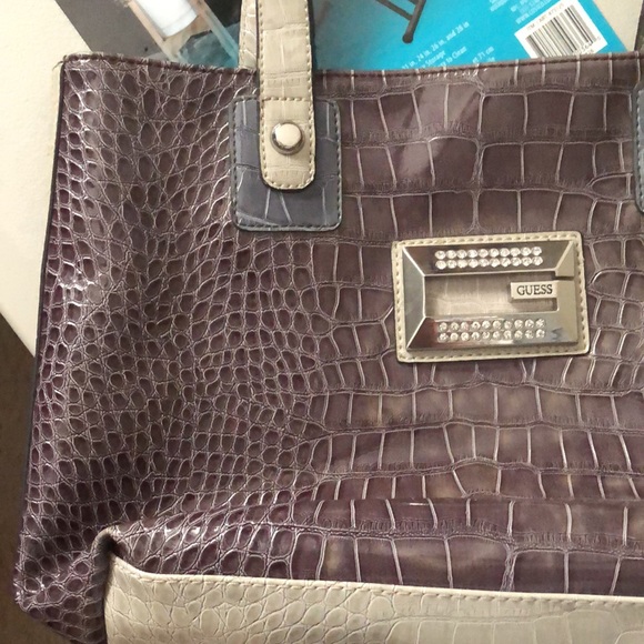 Guess - Picture 13 of 16